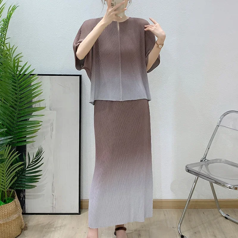 Vrouwen Pak Elastische Taille Rok Vrouwen Tweedelige Miyake 2025, Zomer Nieuwe Tij Geplooide Mode Casual Losse Gradiëntkleur