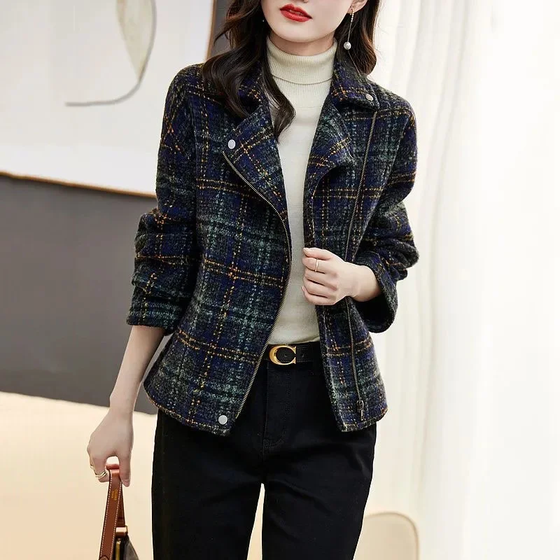 

Female Coat 2023 Winter Fashion Korean Version Loose and Thin Temperament Plaid Color Collision Stitching Wool Short Coat Female