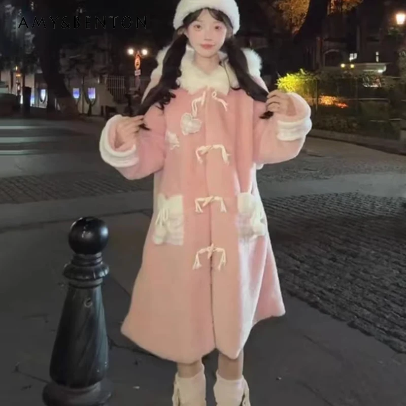 

2025 зимнее новое розовое милое женское пальто в стиле девушки с утолщенным плюшевым капюшоном, французский дизайн, милые длинные шерстяные куртки в стиле Лолиты, женские куртки