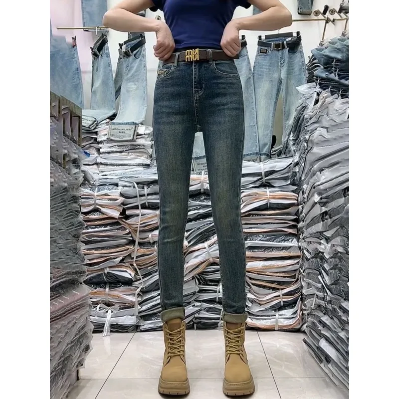 2025 herbst Neue Dünne Gerade bein Kleine-fuß Jeans Retro Gestickte High-elastische Bleistift Hosen Streetwear Frauen kleidung
