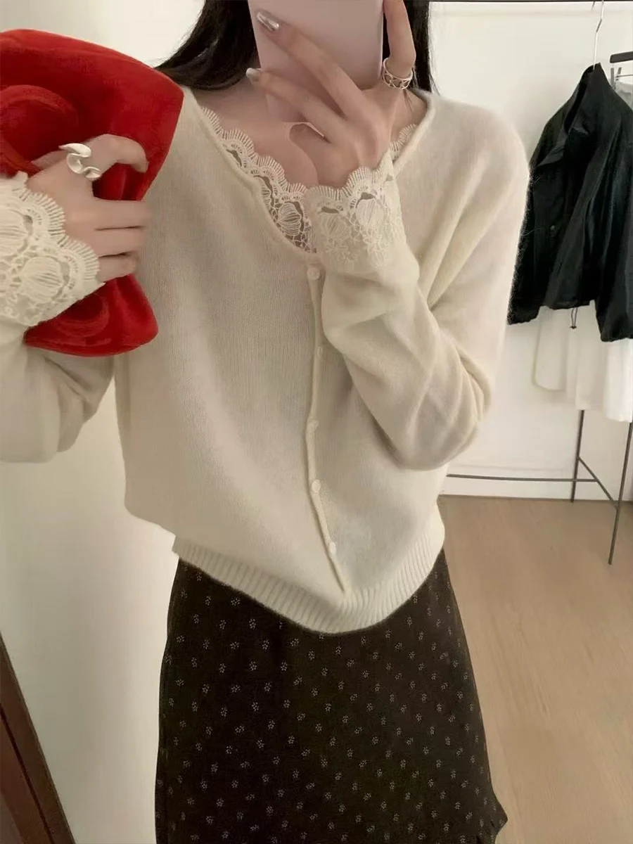 เสื้อสเวตเตอร์ถักไหมพรมทรงหลวม แต่งลูกไม้สไตล์เกาหลี สำหรับผู้หญิง ฤดูใบไม้ร่วง ฤดูหนาว ให้ความรู้สึกหรูหรา ใช้เป็นเสื้อตัวในได้