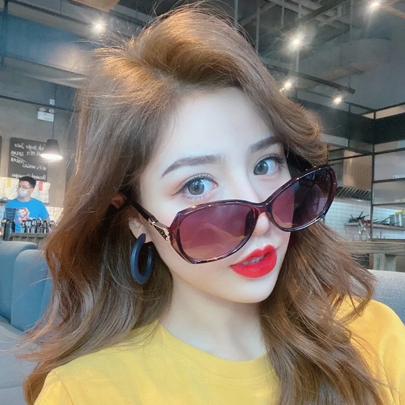 

New small frame sunglasses, eye protection sunglasses, metal Korean version, plastic trend, internet red, Douyin, and the same