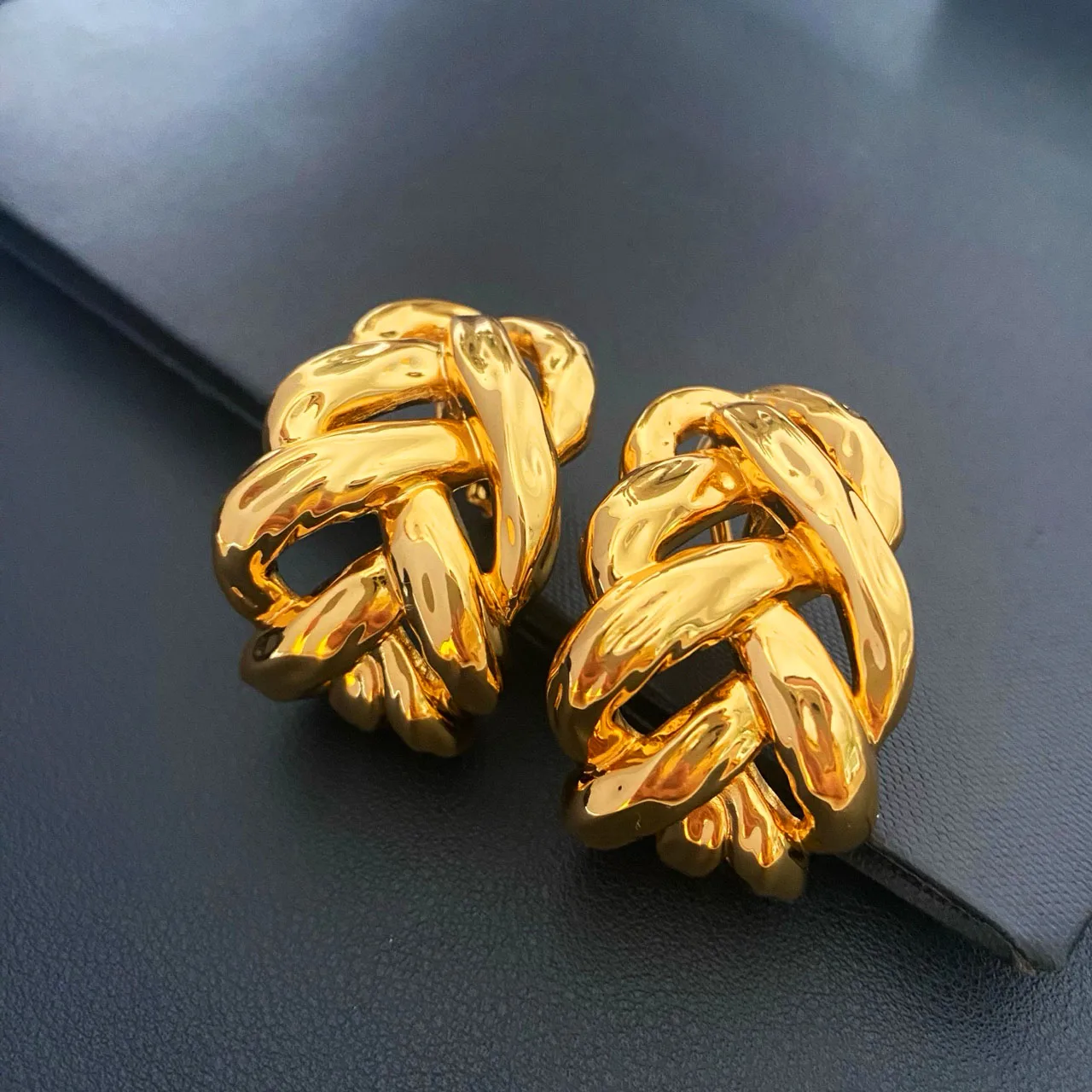 

Новые ювелирные изделия и аксессуары в стиле ретро, полые серьги-клипсы из жареного теста, серьги-клипсы для женщин, вечеринок и подарков