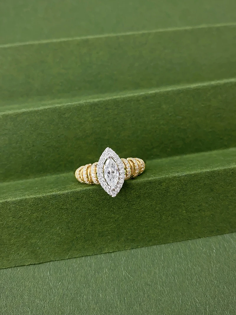 LUOWEND 100% 18K Yellow Gold Rings Fashion Marquise Shape Real Natural Diamond Engagement Ring for Women High Party Jewelry