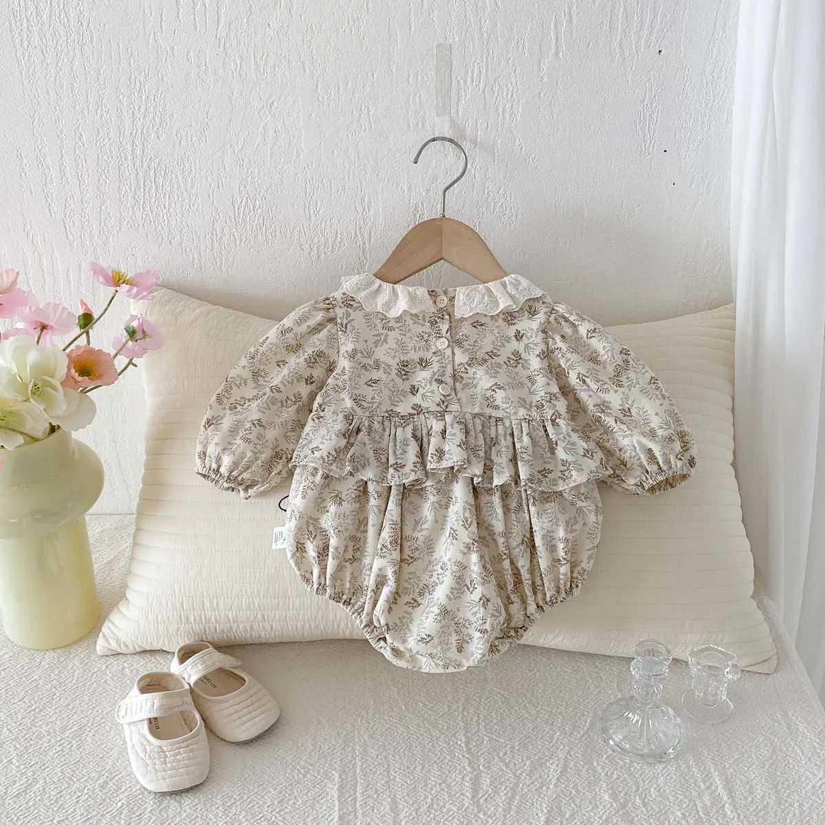 Autumn baby girl floral long sleeve jumpsuit, baby girl sweet lace-trimmed jumpsuit, perfect for going out