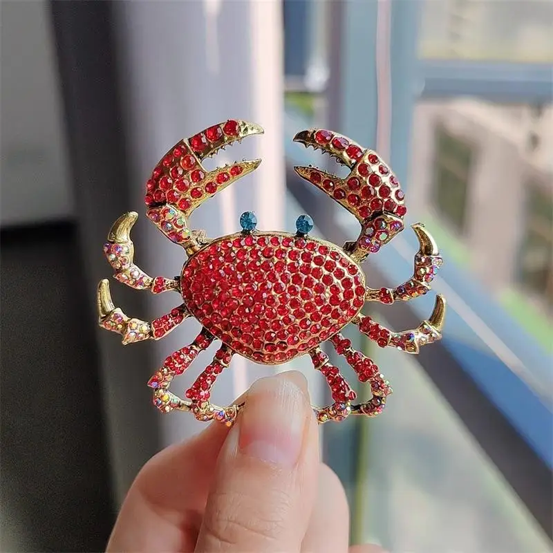 1Piece Fashion Rhinestone Crab Brooches Personalized Creative Animal Pin For Women Clothing Coat Accessries Gifts