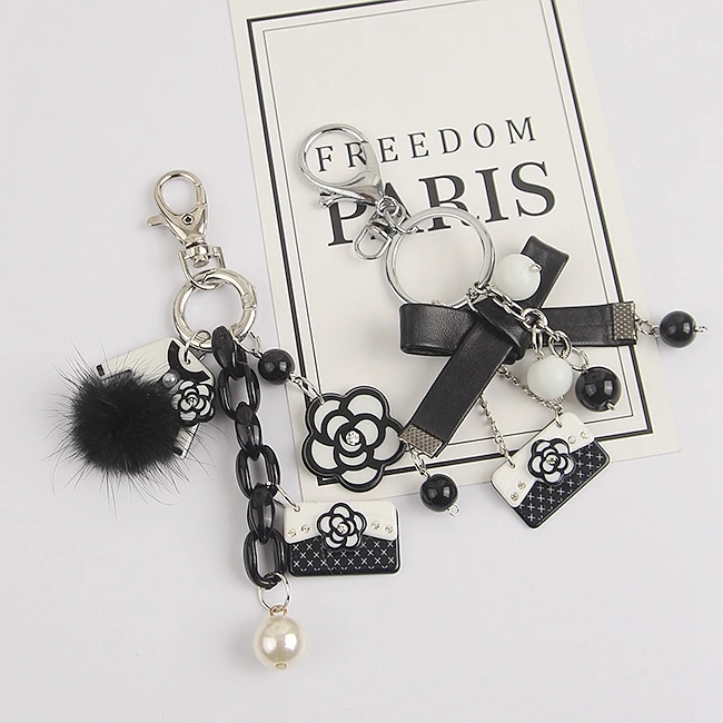 Zarif kamelya çiçek ilmek çanta kürk topu inci püsküller anahtarlık kız kadınlar için anahtar zincirleri yüzük araba çantası sarkık Charm D378