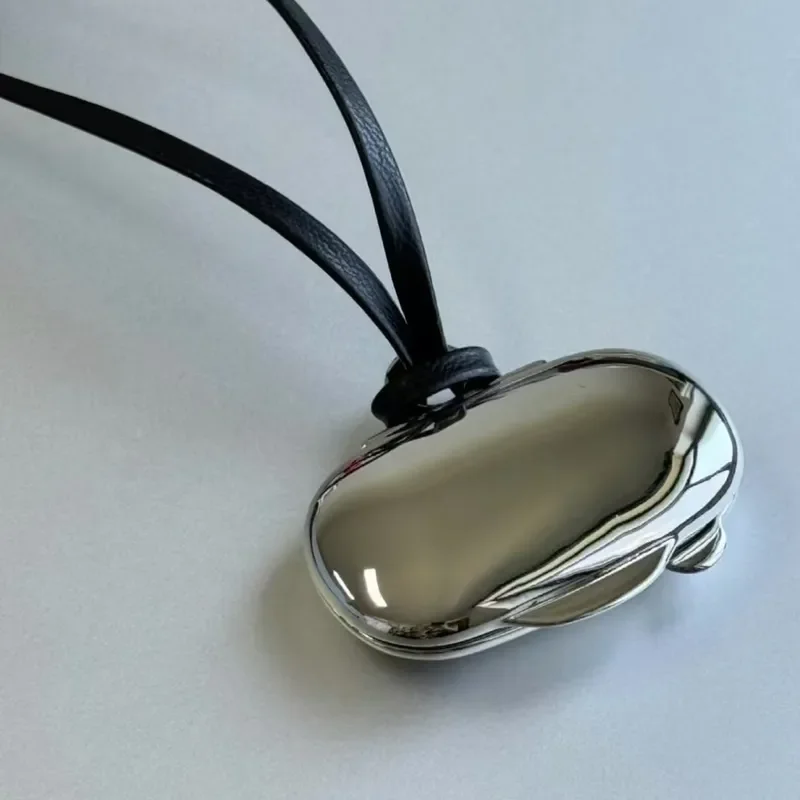 Processing custom high-quality sweater chain European and American French light luxury niche design high-end long necklace