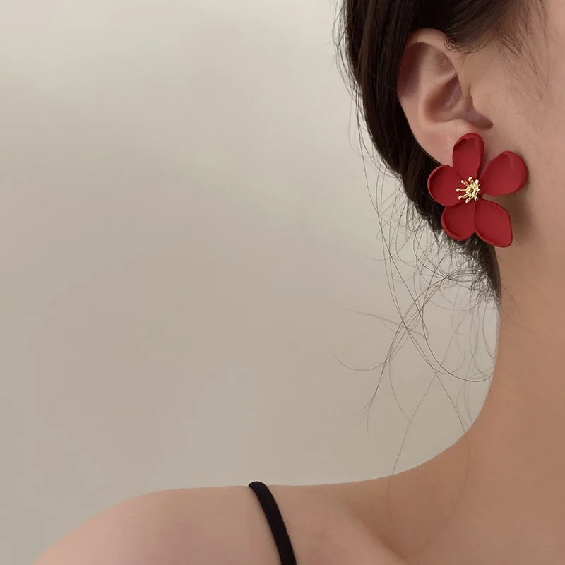 Vintage Gold Color Matte Texture Metal Flower Earrings for Women Girls Fashion Party Jewelry Gifts 2024