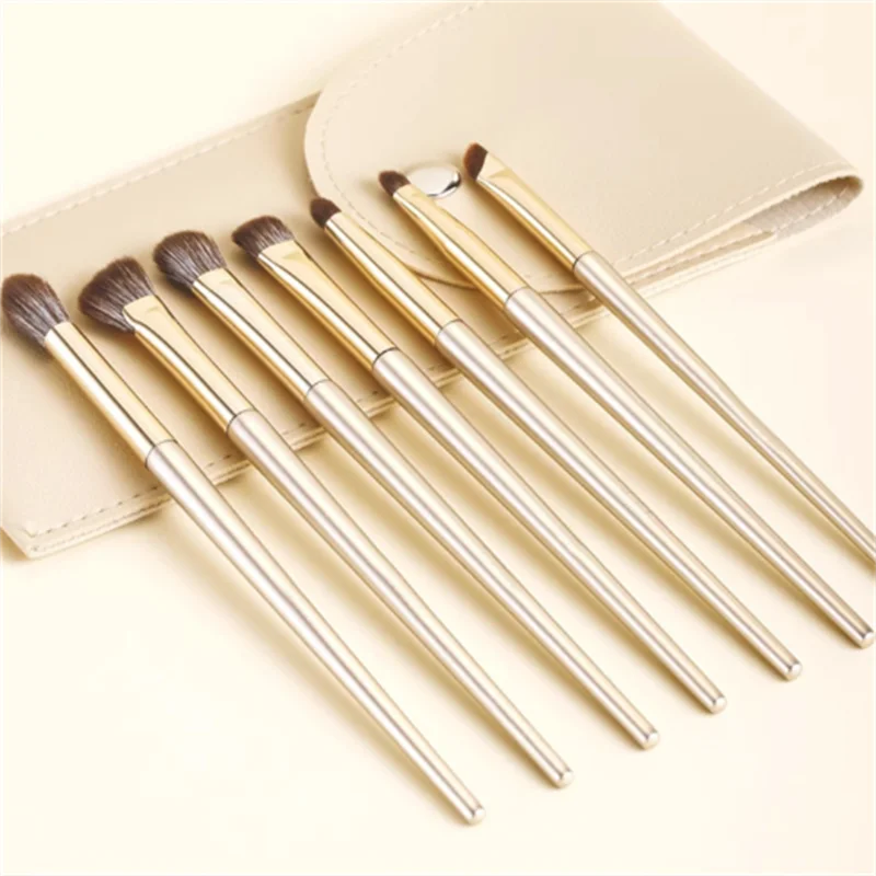 Super soft bristle eyeshadow brush set for beginners including eyeliner nose contour and detail blending brushes