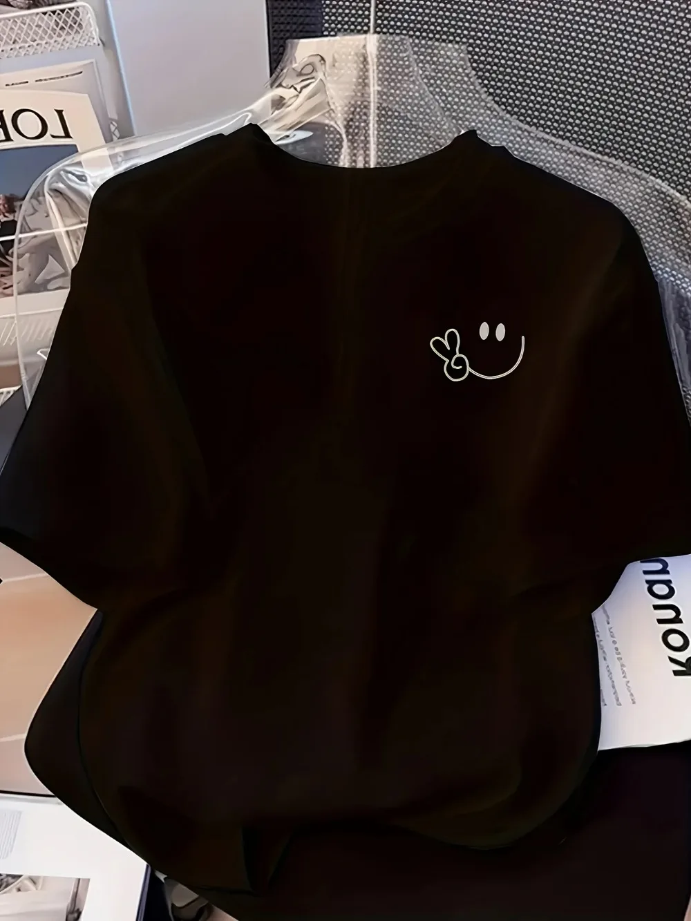 Lächelndes Gesichtsmuster, ästhetische Kleidung, Damen-T-Shirt mit kurzem Ärmel und geometrischem Muster im Y2K-Stil, modische Harajuku-Kawaii-Y2K-Kleidung. – Detail 4
