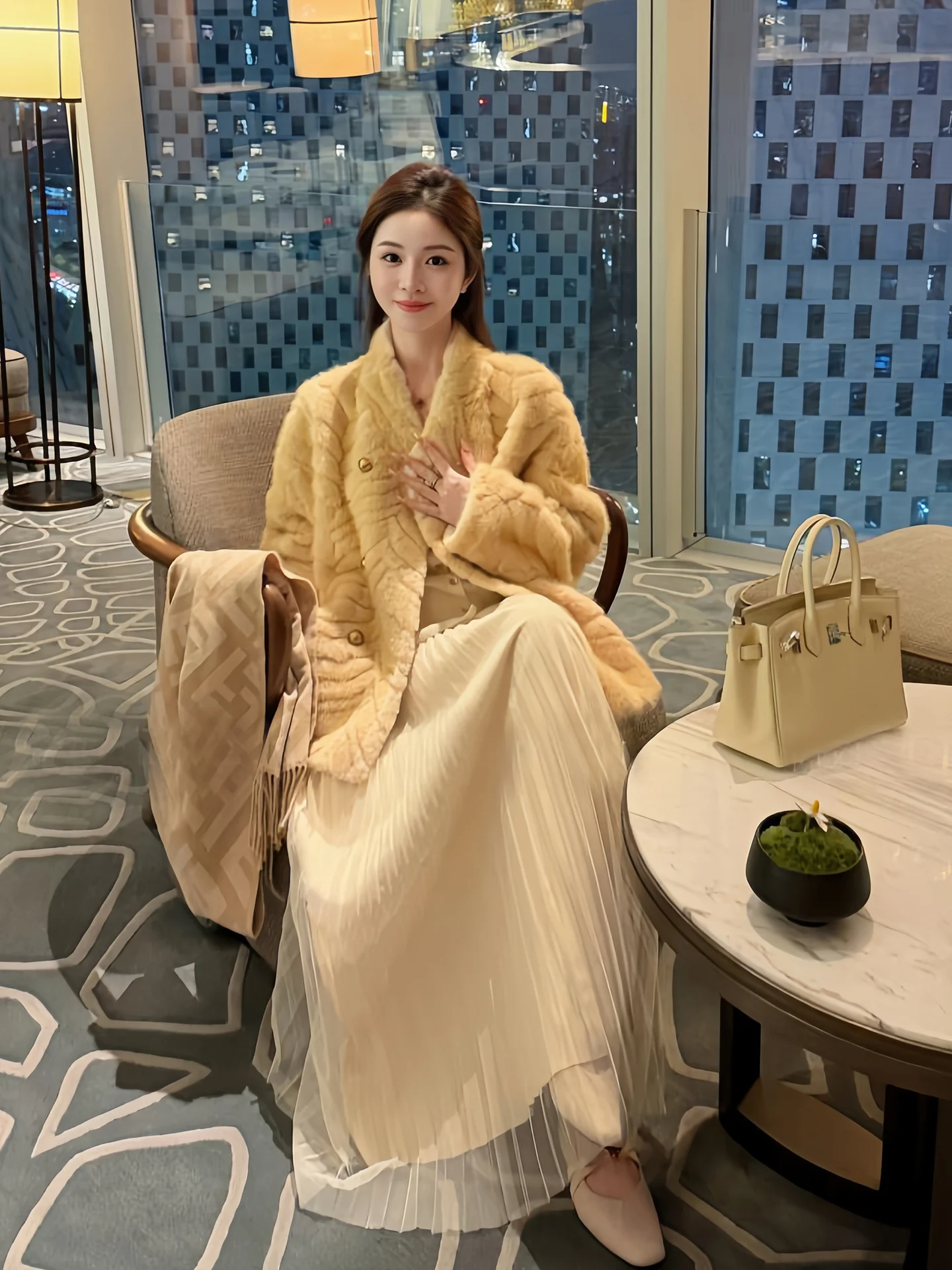 

Женское зимнее пальто Gold Le Fur Jaet: теплое, из искусственного меха, с V-образным вырезом, длинными рукавами, из полиэфирного волокна