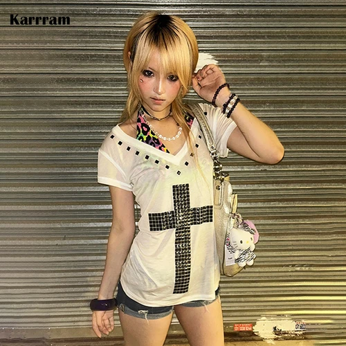 Karrram-Camiseta japonesa Y2k con estampado de cruz de Metal, Tops transparentes de manga corta Vintage Harajuku, ropa de calle con cuello en V de los años 2000 Grunge