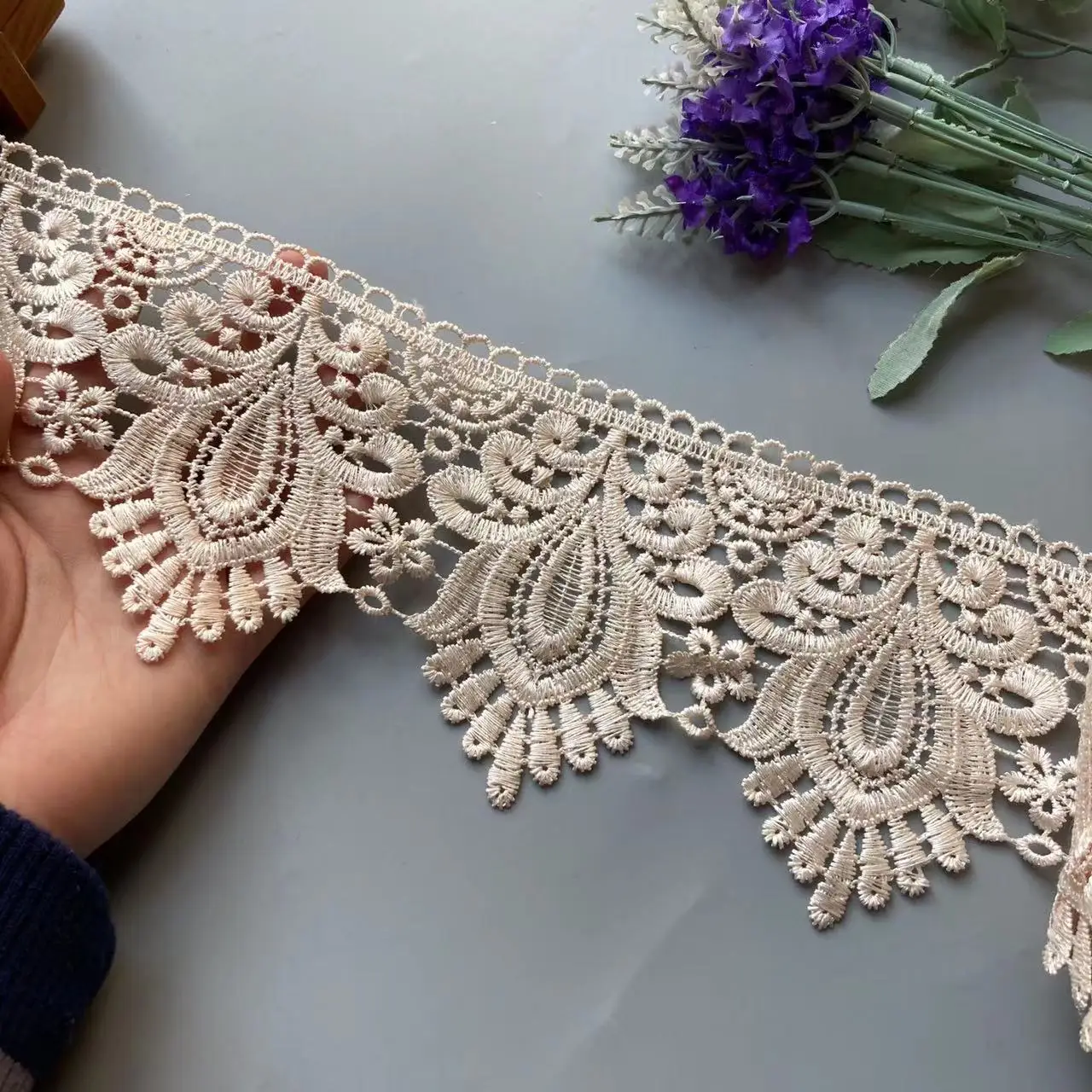 1 Yard Beige Embroidered Flower Lace Ribbon Trims for Costumes Sofa Home Textiles Curtain Trimmings Dress Applique 10 cm Nowość