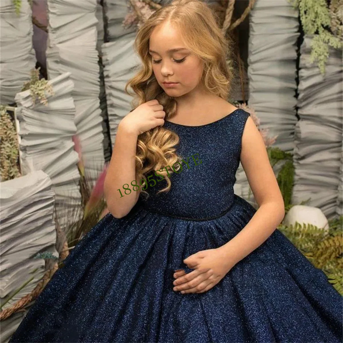 

Sparkly Navy Blue Sleeveless Flower Girl Dresses For Wedding 2023 Princess Ball Gown Kids Pageant First Communion Gowns With Bow