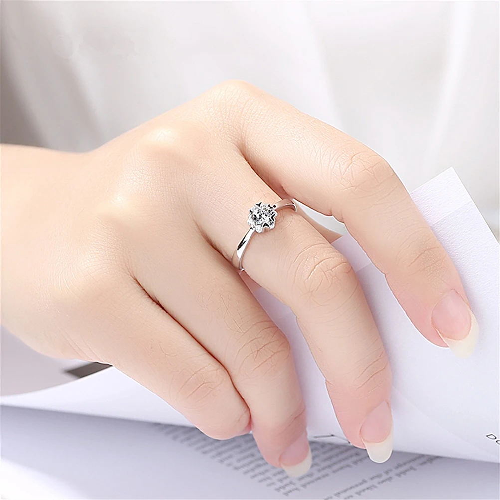 

2 Pcs Elegant Snowflake Cold Accessories Rhinestone