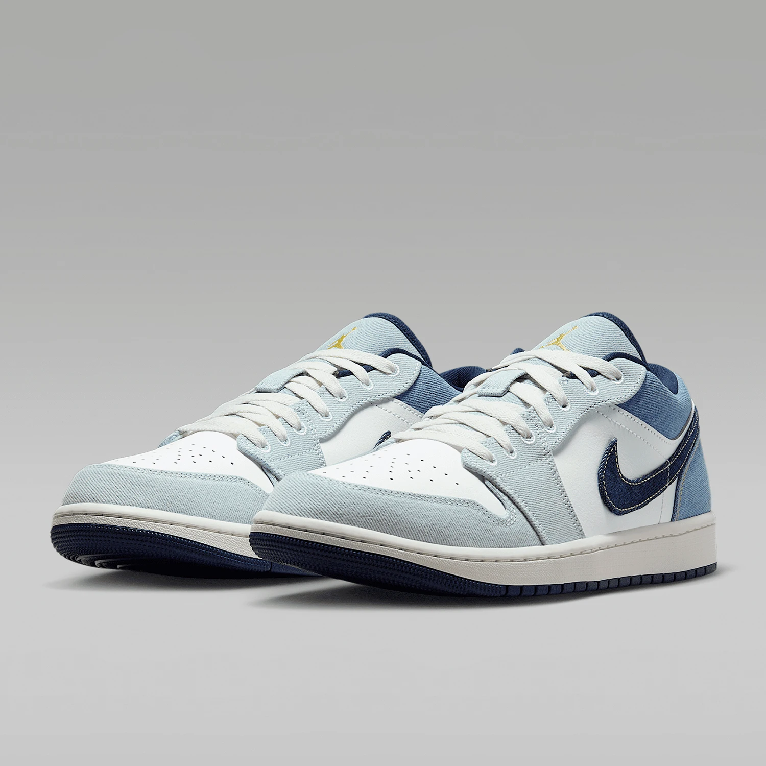 

Nike Genuine Jordan Men's Classic Lightweight Low-Top Skate Shoes IH0648-141