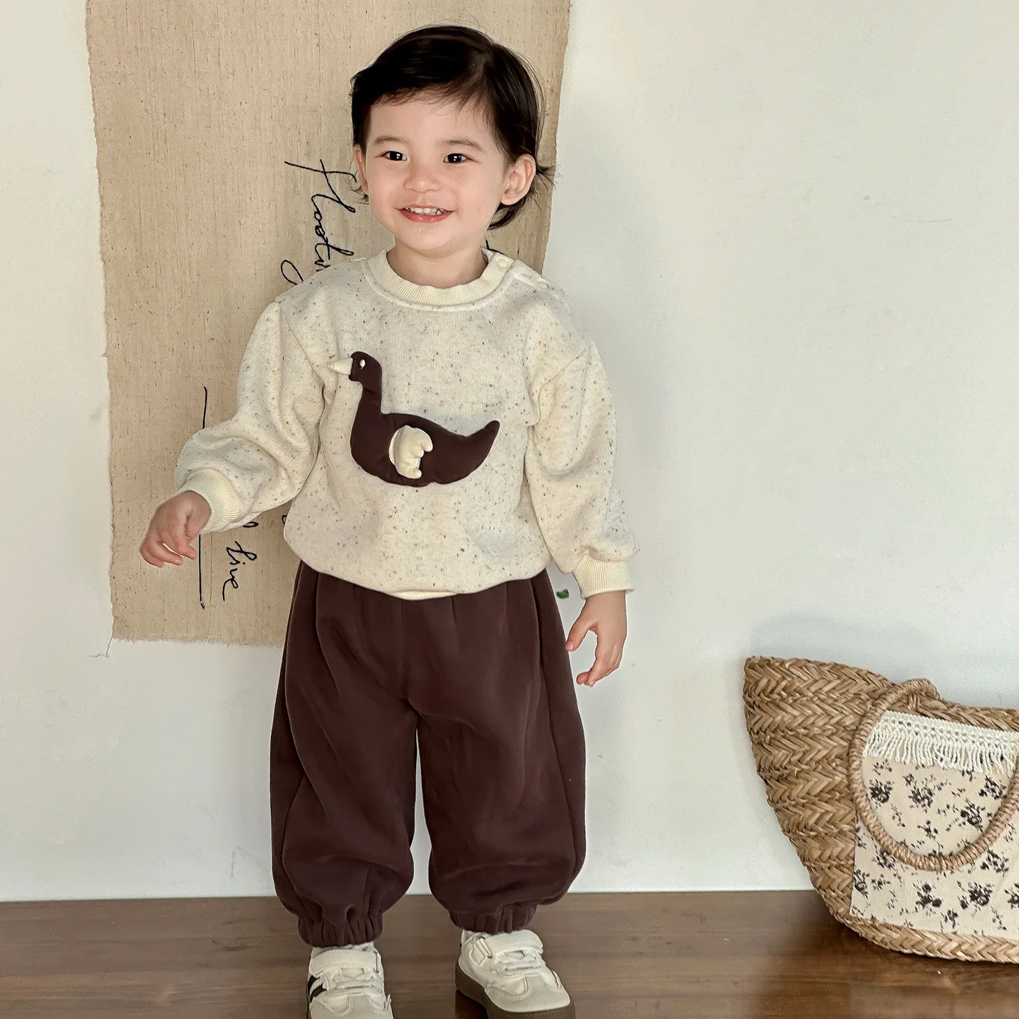 

2025 Winter Newborn Baby Girls 2PCS Set Goose Printed Thick Warm Toddler Girls Sweatshirt+solid Color Children Girls Sweatpant