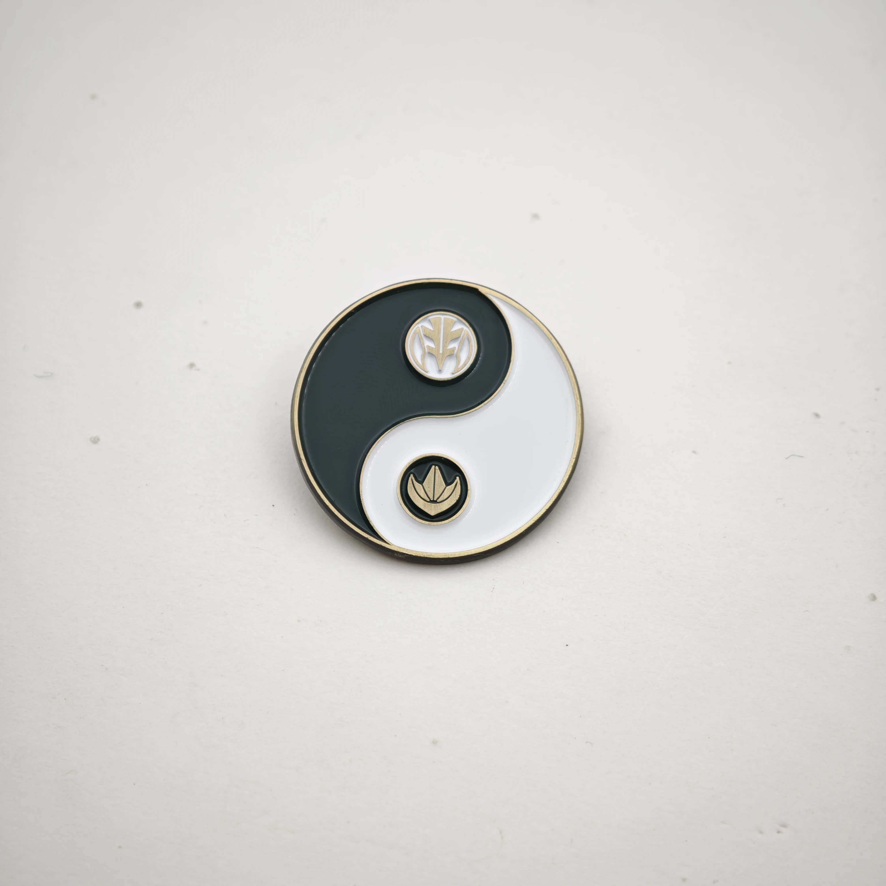 Grüne weiße Ranger-Emaille-Anstecknadel Yin Yang Drachen-Tiger-Münzbroschen Mighty Morphin Metallabzeichen Geschenk für Tokusatsu-Fans – Detail 10