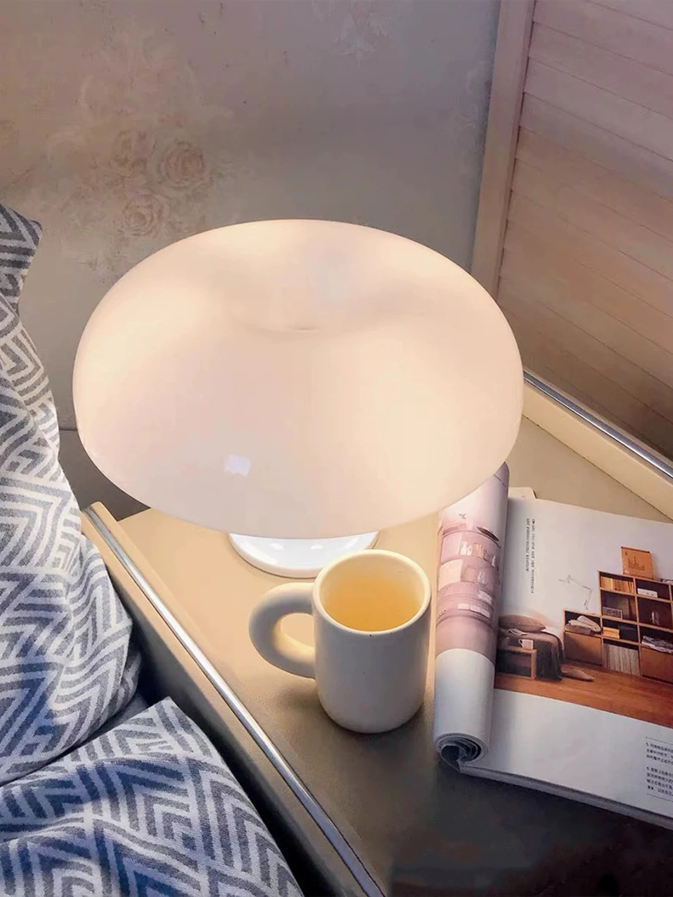 LED with USB Mushroom Table Lamp, Simple Modern Bedroom Bedside Lamp for Bedside, Bedroom, Study, Desktop Decorations