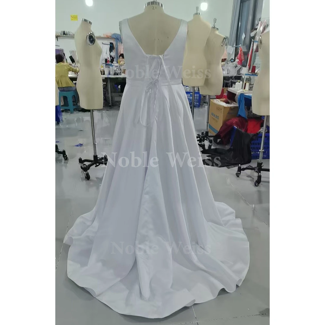 Elegant Sweep Train Wedding Dresses for Women Bridal Square Collar Satin Sleeveless Dress Customized