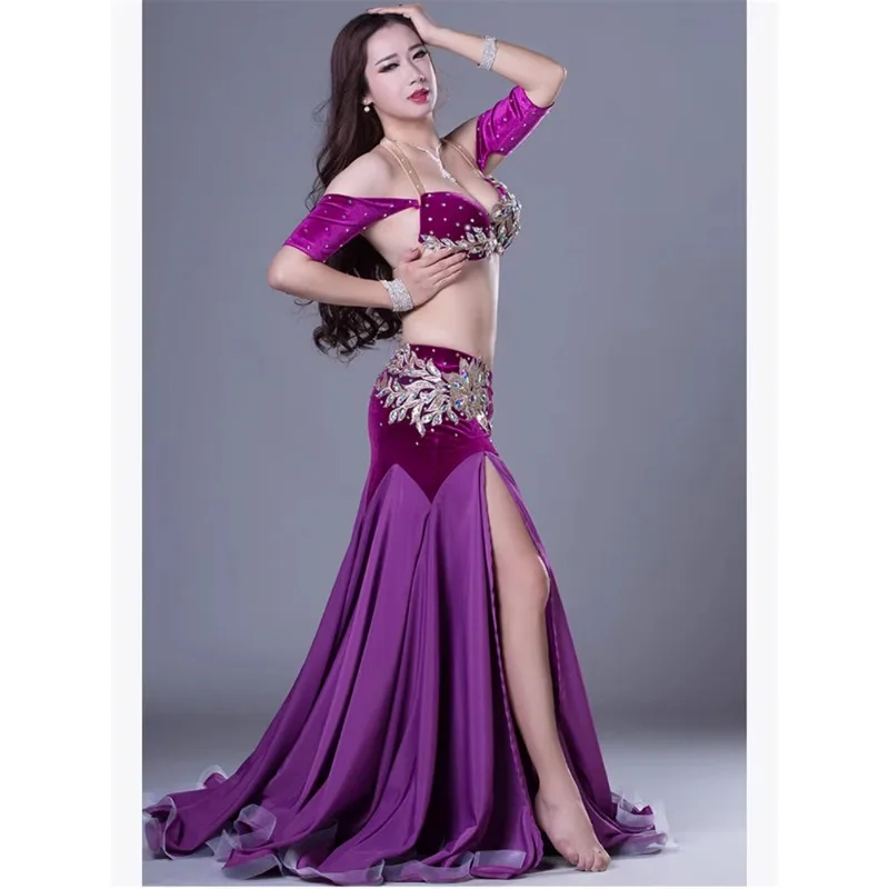Conjunto de trajes de danza del vientre personalizados, traje de danza india, traje de actuación, sujetadores morados, negros y burdeos, falda larga