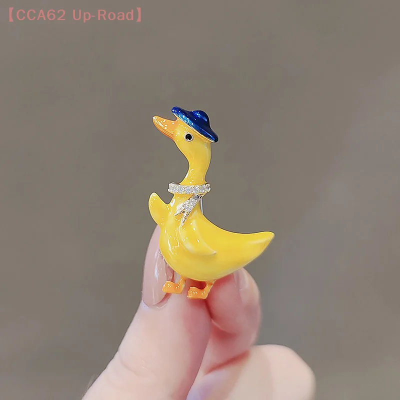 Cute Enamel Yellow Duck Rhinestone Brooches For Girls Kids Creative Cartoon Penguin Blue Fish Plush Toy Brooch Party Jewelry