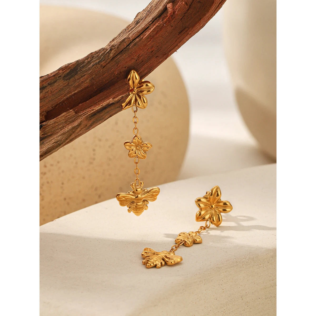 

Waterproof Tarnish Free Date Jewelry Gift For Her Gold Plated Stainless Steel Flower Bee Drop Earrings For Women Daily Date