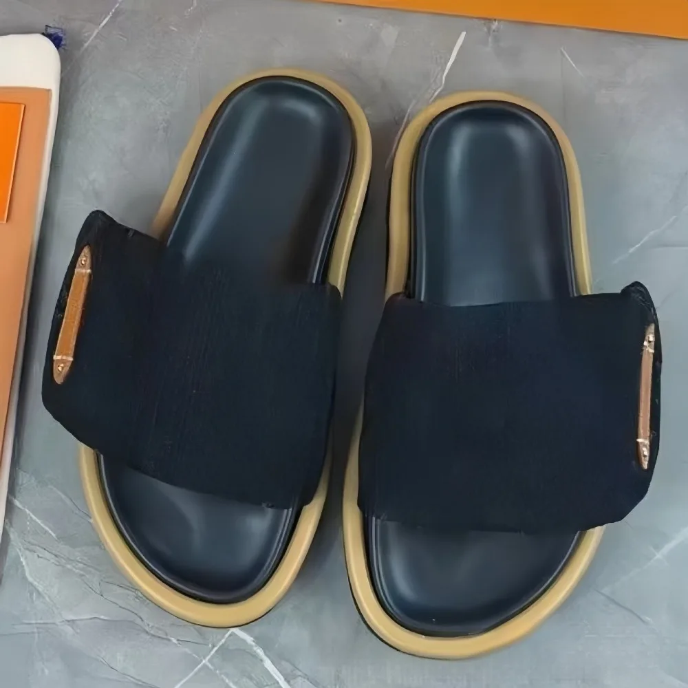 

2026 Spring Summer New Unisex Denim Platform Slides Thick Sole Letter Print Sandals All-Matching Western Core Genderless Fashion Denim Revival Monogram Accent Design Non-Slip Rubber Sole for Men Women Couple Beach Resort Daily Errands Outfit