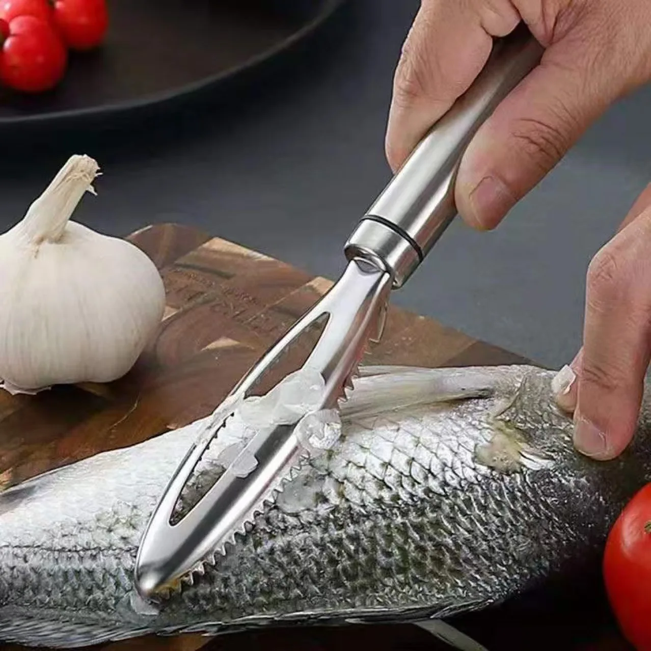 Professional Heavy Duty Fish Descaling Tool Rustproof Stainless Steel Kitchen Scraper for Efficient Seafood Cleaning Preparation