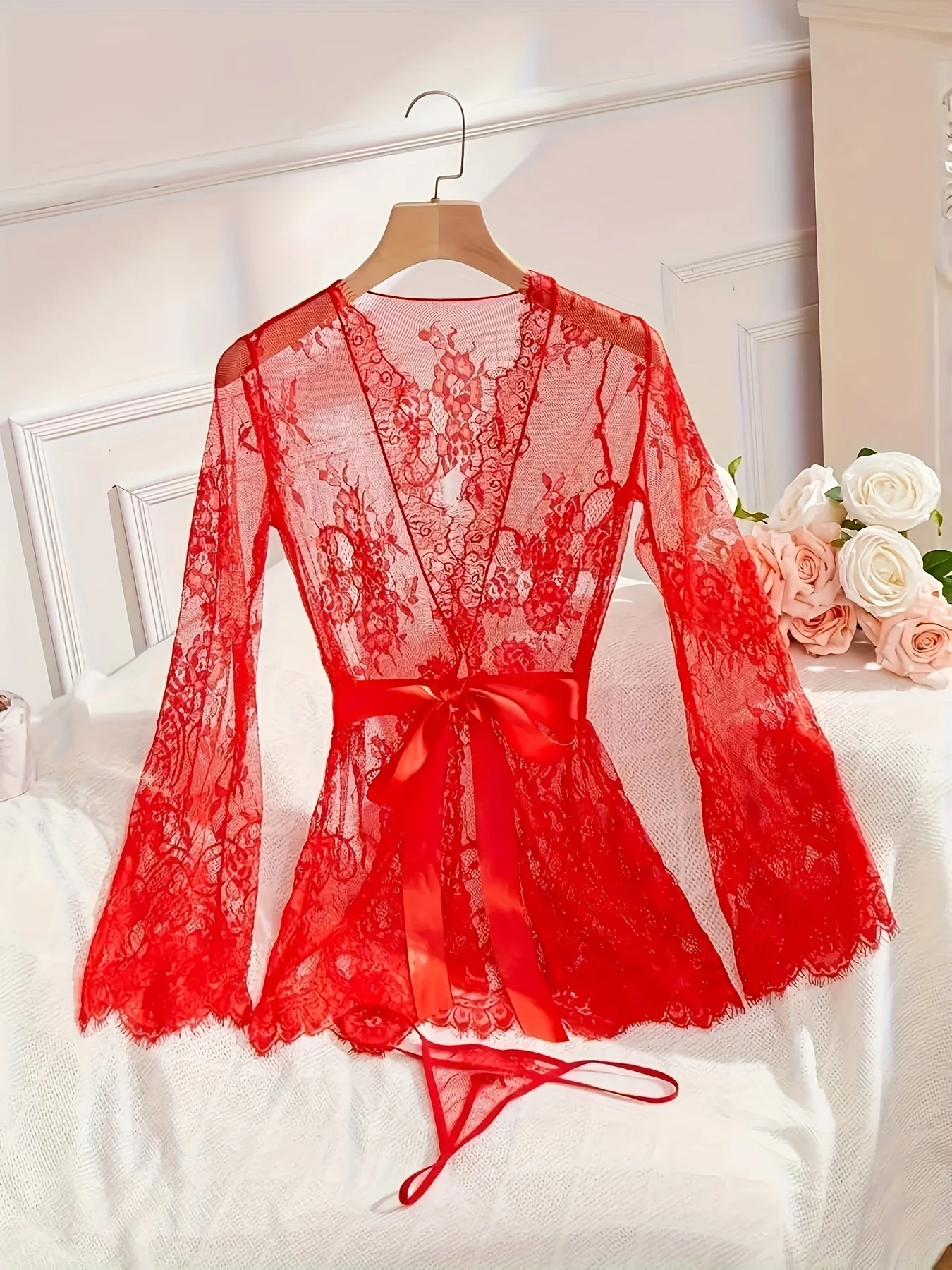 Pijama e camisola sexy semi-transparente de renda completa requintada e elegante com cintos e tangas