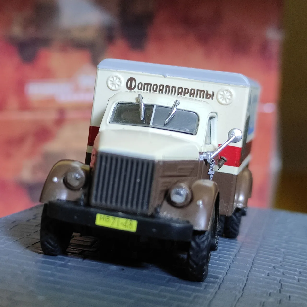 Diecast 1:43 Scale Truck Van Alloy Car Model Collectible Toy Gift Souvenir Display Ornament