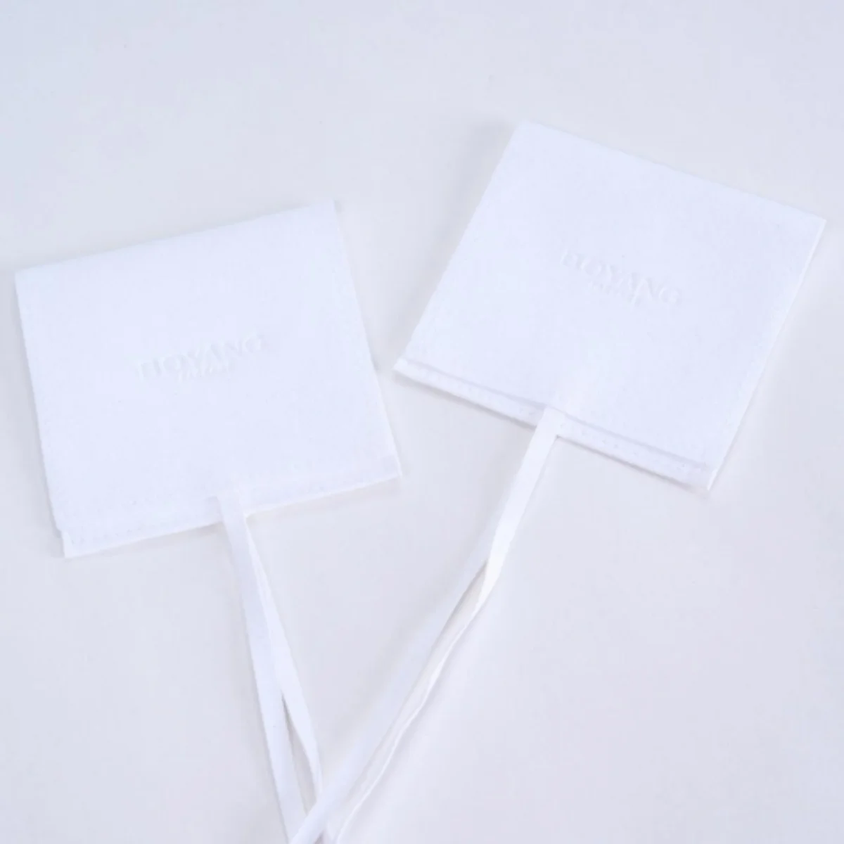 

100pcs Microfiber Pouch Jewelry Packaging Envelope Fungus Flap Organizer Bag Rings Earrings Pendant Bracelet Gift Package