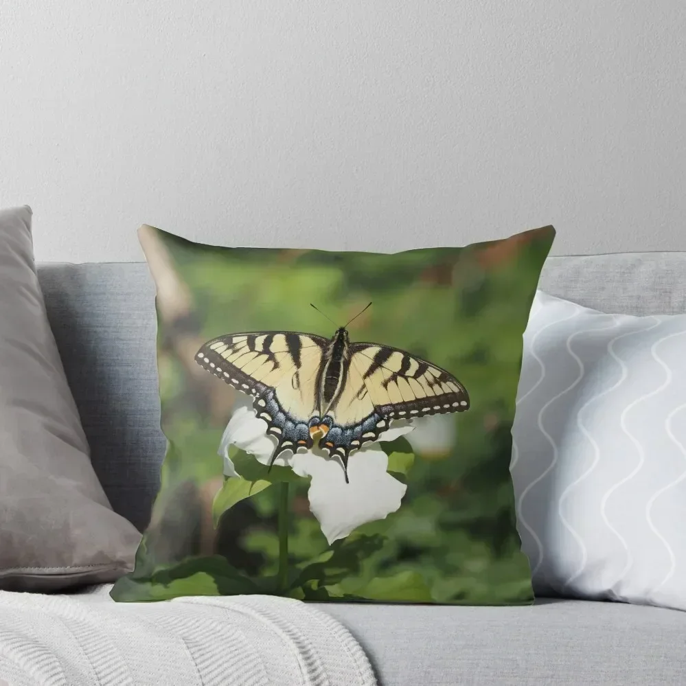 Tiger Swallowtail on Trillium Throw Pillow Pillow Cases Sofa Decorative Covers pillow