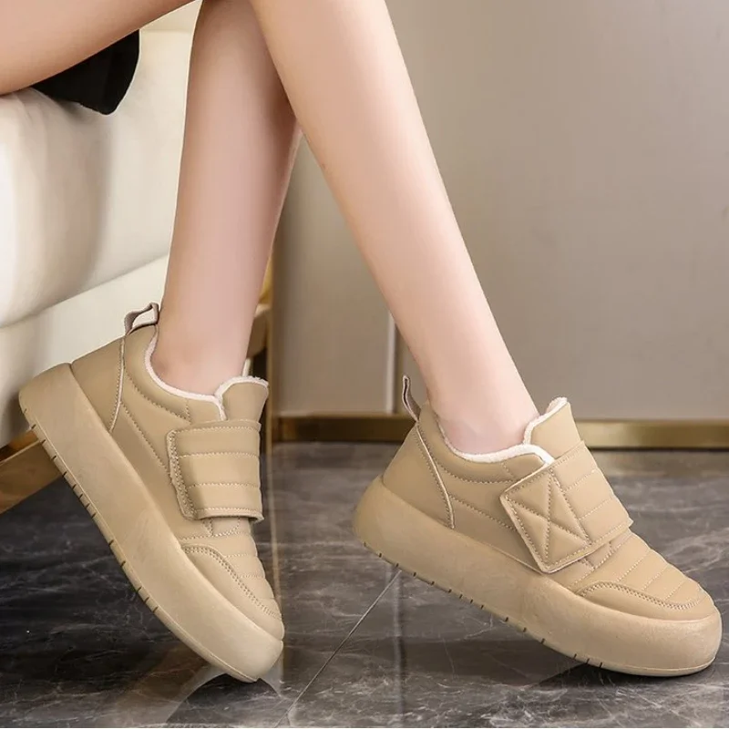 2024 Fashion Thick Bottom Casual Shoes Womens Snow Boots Plush Warm Hook Loop Height Increasing Comfortable Light Short Boots