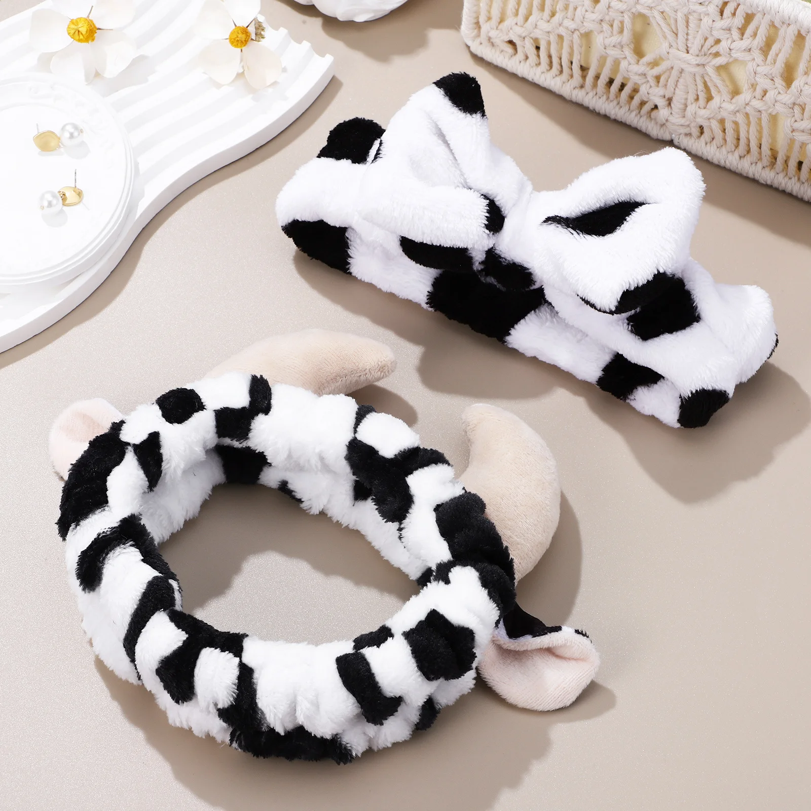 ที่คาดผมลายวัว 2 ชิ้น น่ารัก ลายการ์ตูน ยางยืด สำหรับสปา บำรุงผิวหน้า แต่งหน้า ล้างหน้า สำหรับผู้หญิง