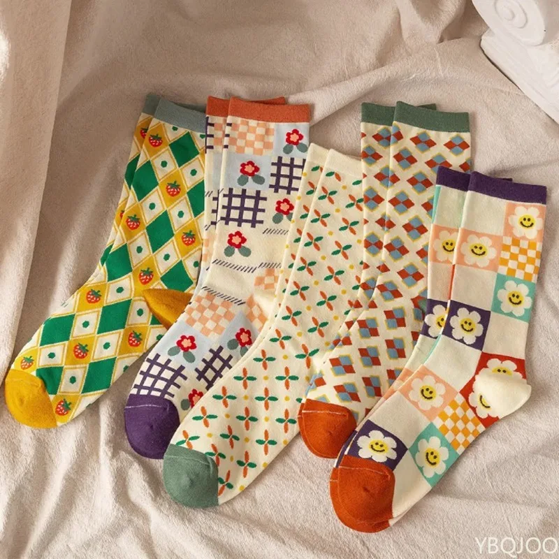 5 Paar modische, vielseitige, bedruckte, niedliche lange Wintersocken für Damen, modische Socken mit neuen Blumen, leichte, atmungsaktive Socken