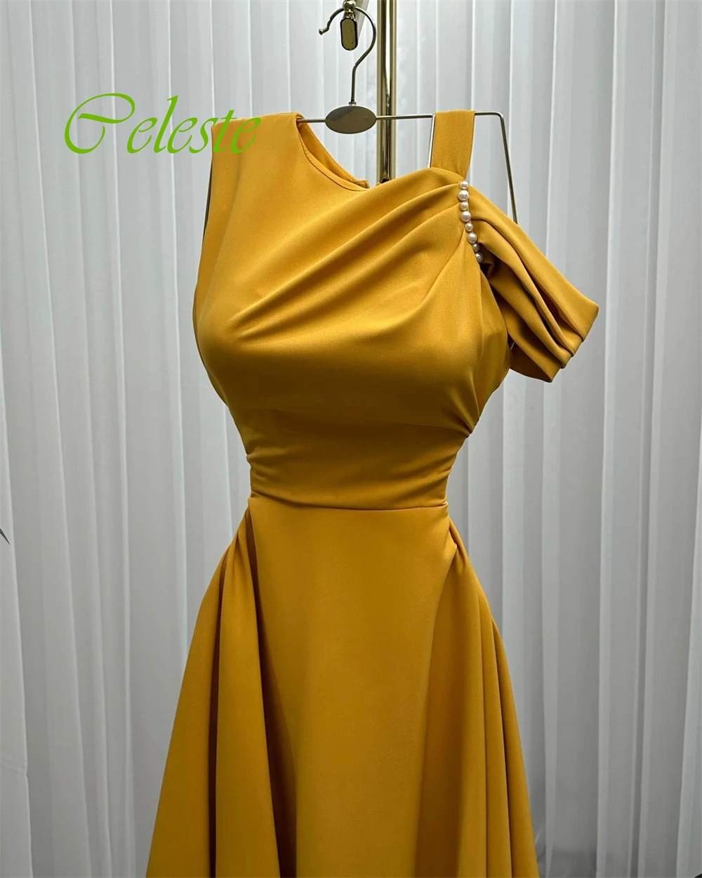 Op maat gemaakte enkellange a-lijn avondjurk off-shoulder satijnen mouwloze jurken voor speciale gelegenheden mode parels feestjurk