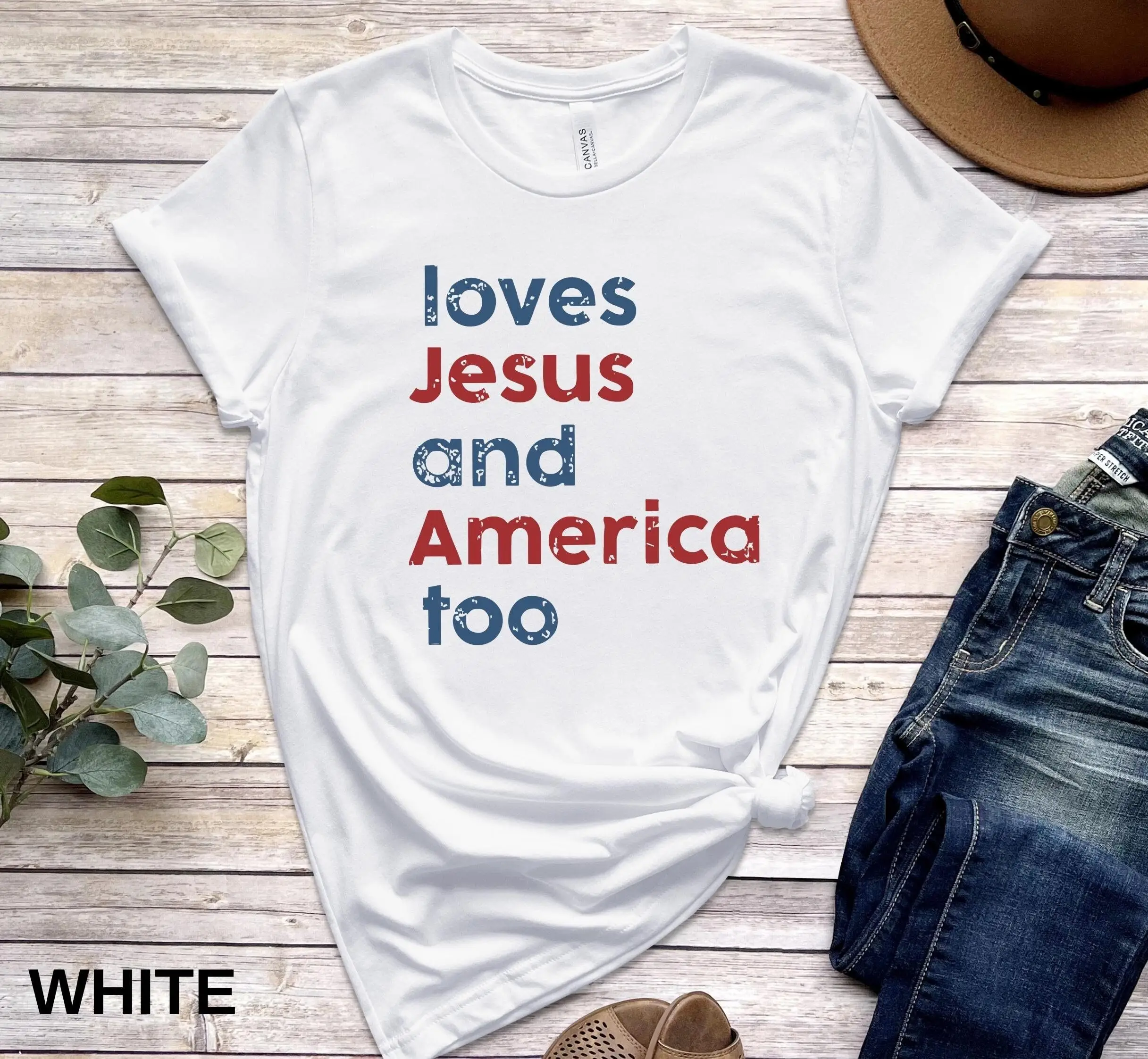 Футболка Loves Jesus And America Too Patriotic Christian Red White Blue God Bless День независимости США