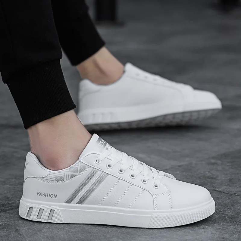 Zapatillas deportivas ligeras de alta calidad para Hombre, zapatos Tenis blancos planos transpirables de cuero PU, 2024