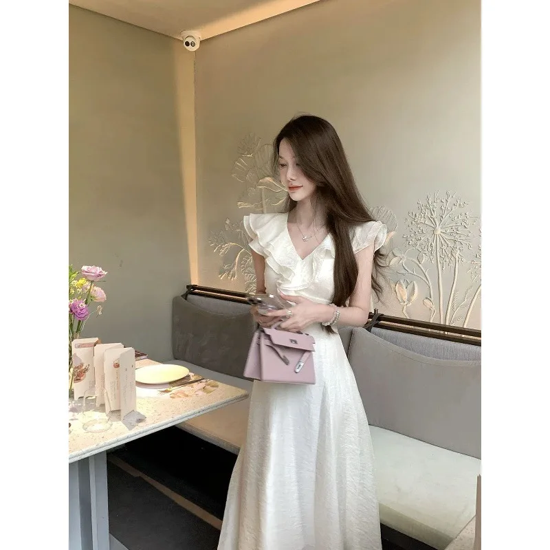 

2025V Neck Ruffle Edge White Dress Women's Design Sense Gentle Temperament Waist Long Dress Summer New