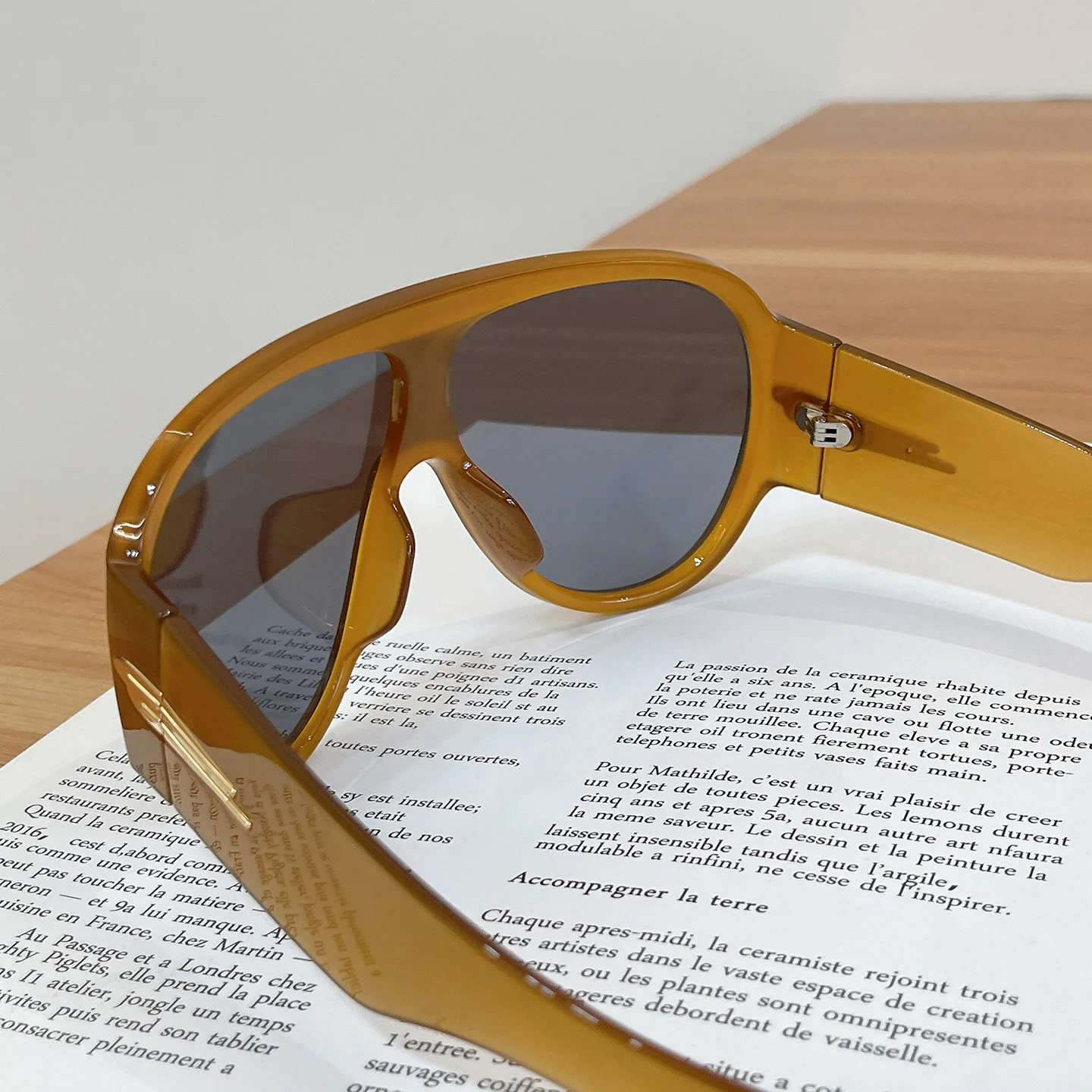 Neue modische, übergroße, schwarze einteilige Sonnenbrille für Damen und Herren, Vintage-Streifen-Design, Sonnenschutzbrille, sexy Driving Shades für Damen – Detail 9