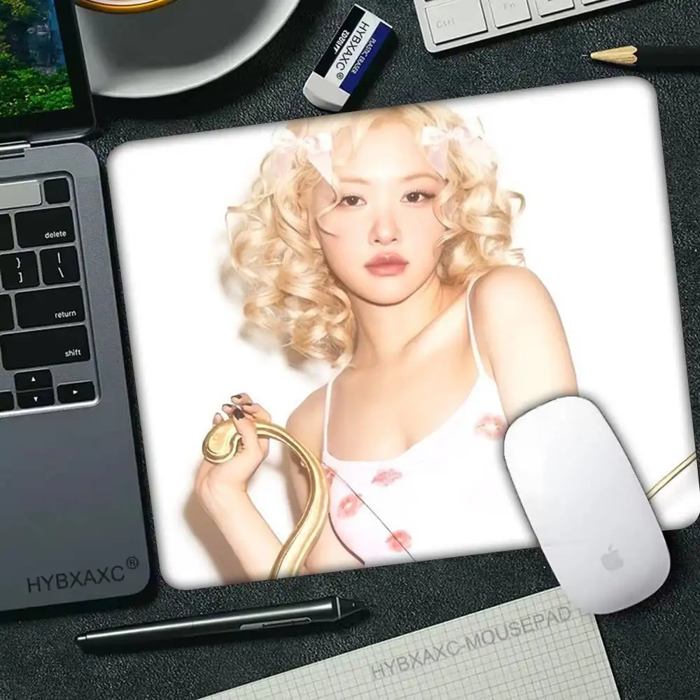 KPOP Singer Jennie Kim Mousepad Small LockEdge Mouse Pad For Gamers Computer Desk Pad Rectangular Anti-slip Rubber