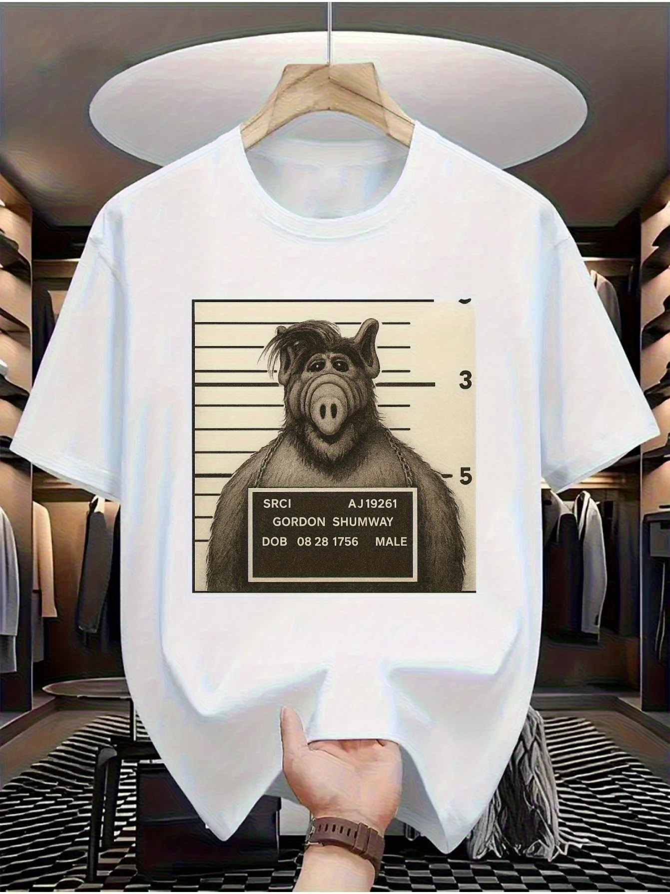 تي شيرت رجالي برسومات ALF الكلاسيكية - تصميم Gordon Shumway Mugshot، برنامج تلفزيوني في الثمانينيات، رقبة دائرية، مسامي ومريح،