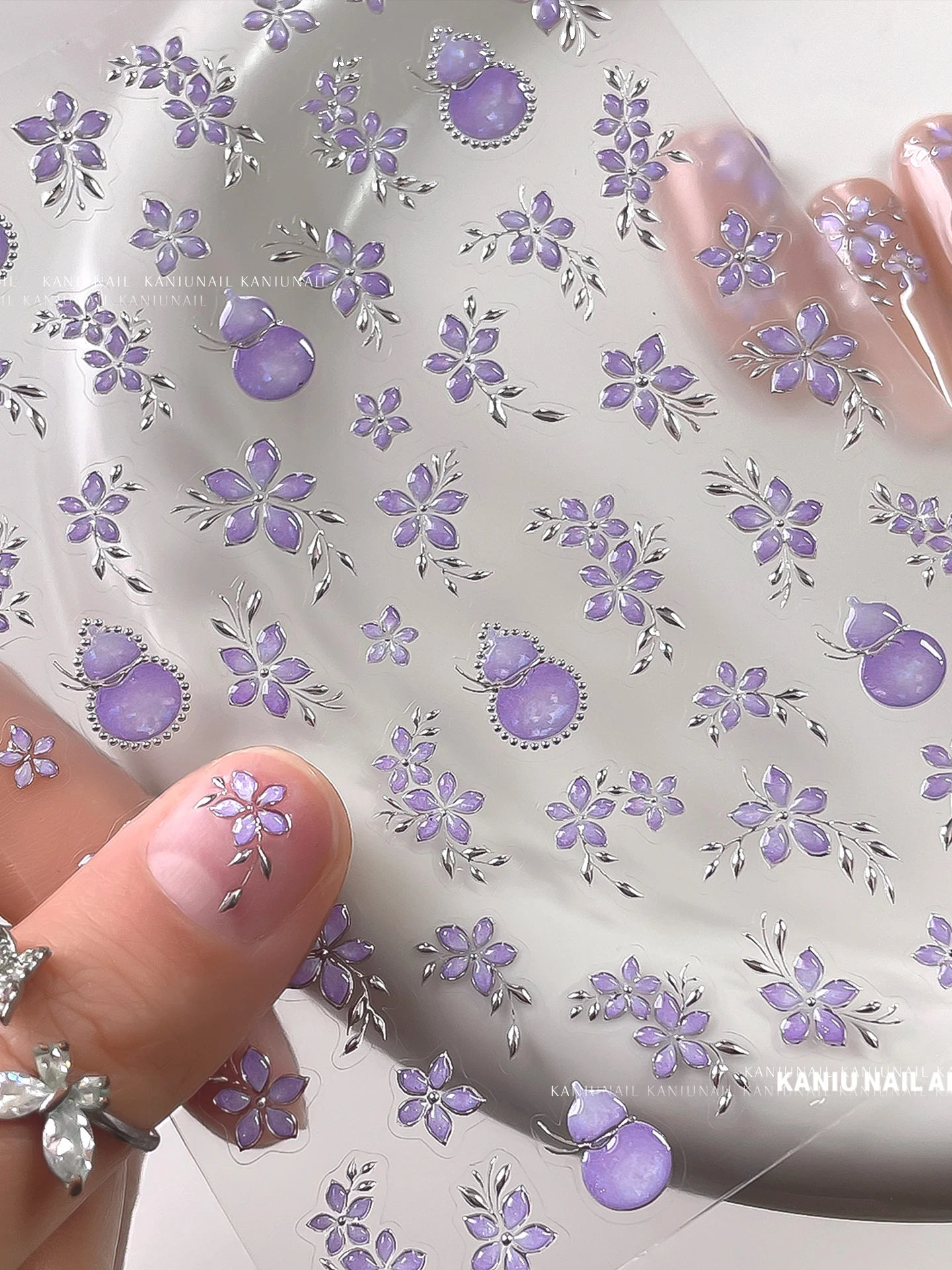 1PCS Adhesivo para Uñas con Diseño de Flor Morada en Relieve 3D Estilo Chino, Calabaza de Jade Morada, Flores y Lámina Plateada, Decoración para Uñas
