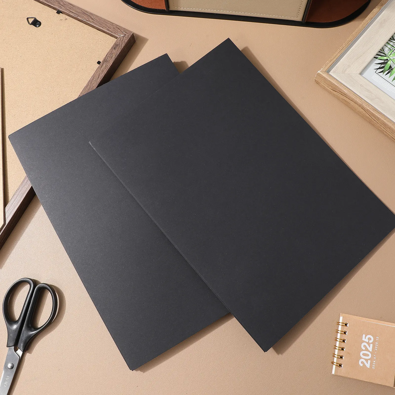 

25Pcs Black Cardstock Paper Smooth Vintage Finish Heavy Craft Paper for DIY Invitations Photo Albums Index Cards Display