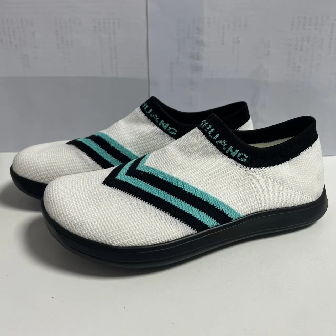 

2026 New Men's Four Seasons Healthy Walking Wide Head Shoes Flyknit Shoes