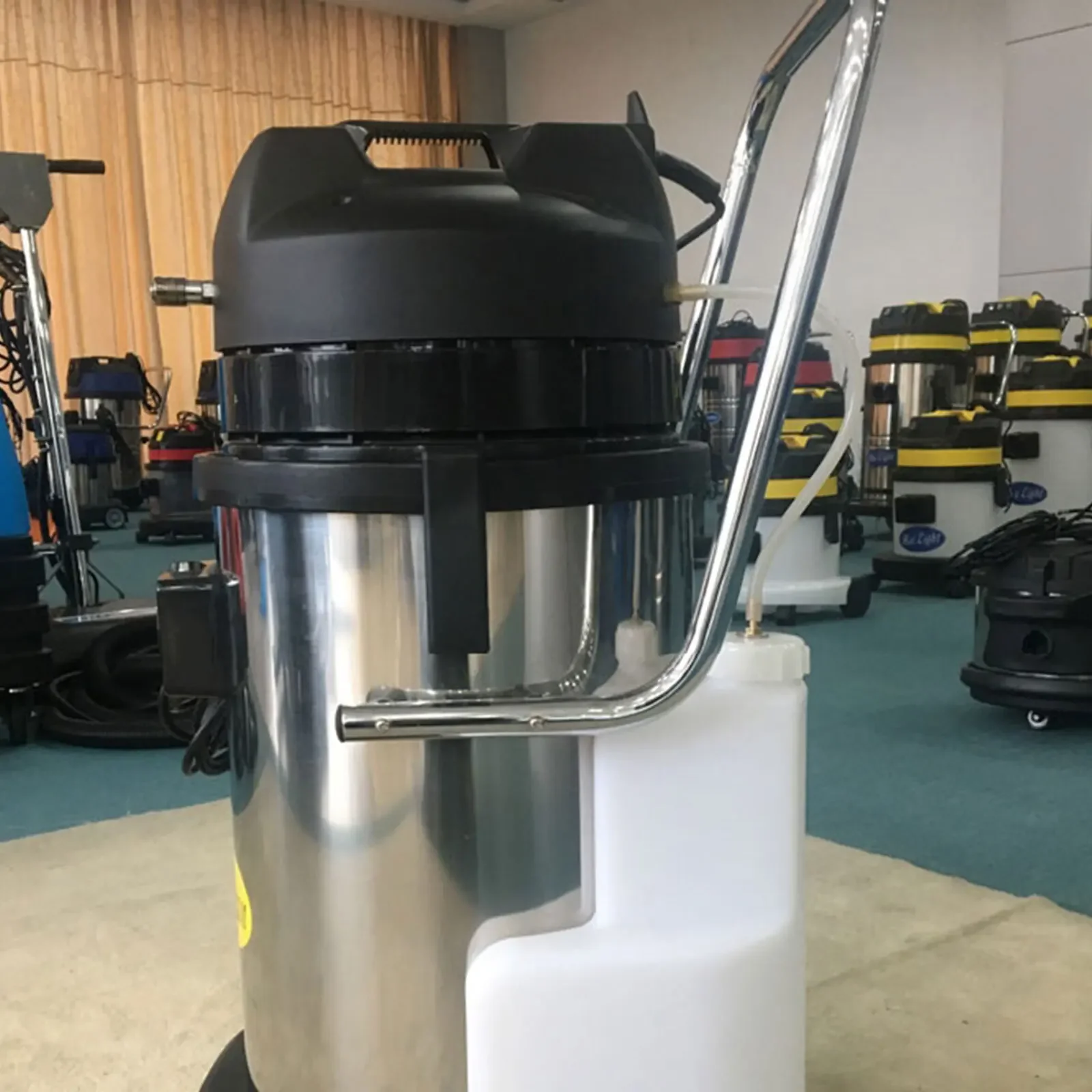 เครื่องทำความสะอาดพรมเชิงพาณิชย์ขนาด 60 ลิตร เครื่องดูดฝุ่นทำความสะอาดพรมแบบพกพา