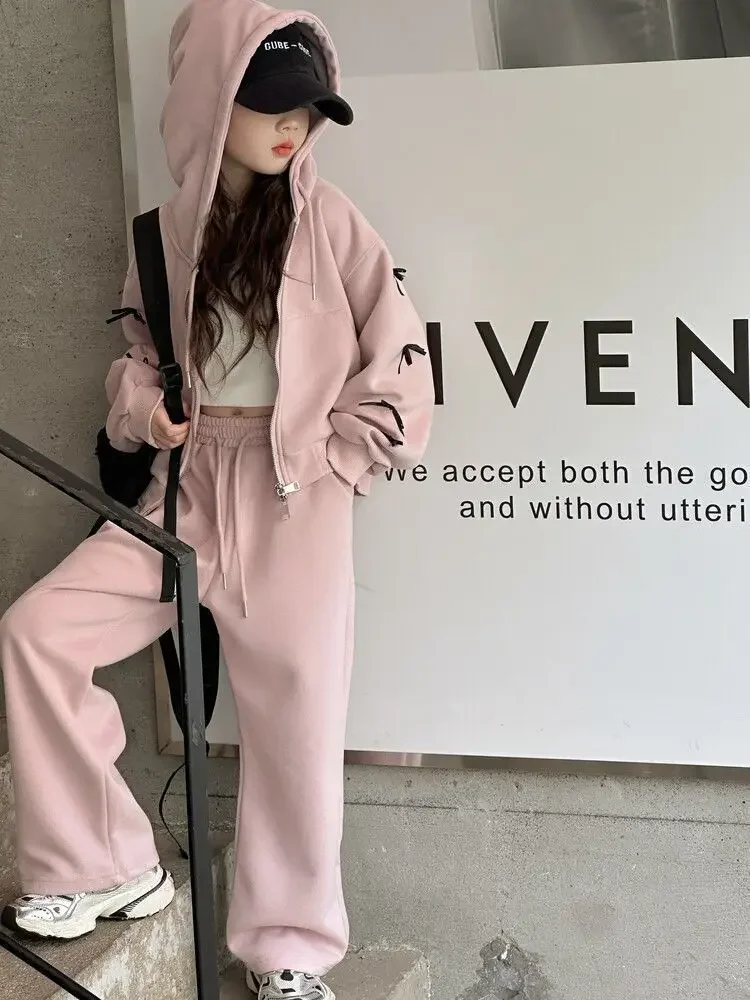 Mädchen-Trainingsanzug mit Kapuze und Schleifendetail – zweiteiliges Outfit im koreanischen Stil mit langärmeliger Jacke und Hose für größere Kinder. – Detail 10