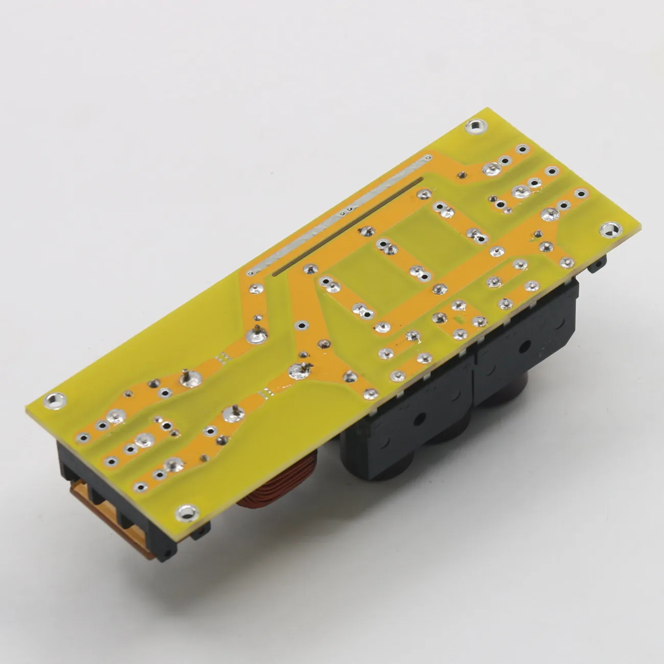 Выход переменного тока, защита от помех, лазоляция постоянного тока, очистка источника питания, плата фильтра